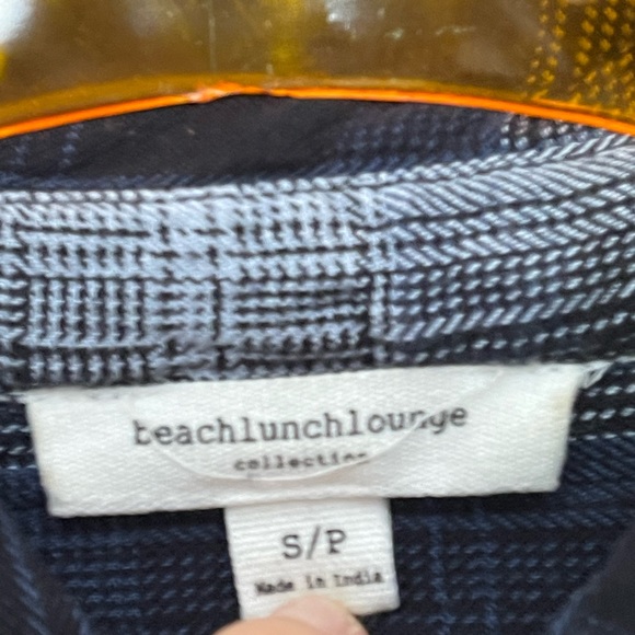 Botton down shirt in small - Picture 3 of 3